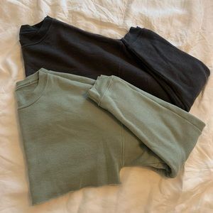 Pair of Alo Yoga Exclusive Cropped Sweatshirts